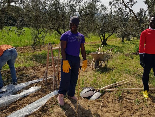 La terra non ha colore